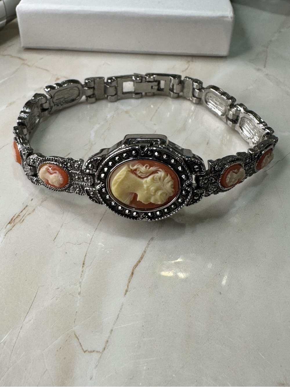 Vintage CELEBRITY Cameo watch Silver Bracelet with Peach Cameos